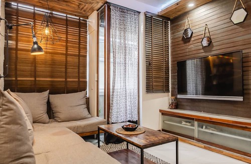 Male Apartment | Modern 1BR Walk to Beach & City Spots