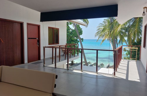 Dhiffushi Hotel | Comfy Cool Breeze by eMzaz
