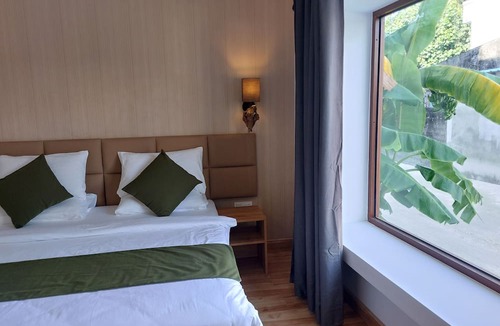Dhiffushi Hotel | Comfy Cool Breeze by eMzaz