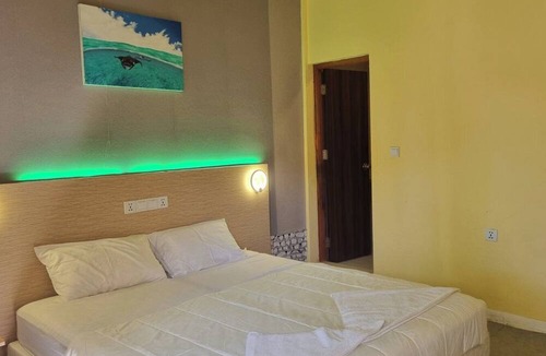 Vaadhoo House | Avanti Surf & Stay