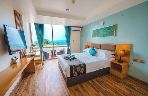 Thulusdhoo Island Hotel | Season Paradise