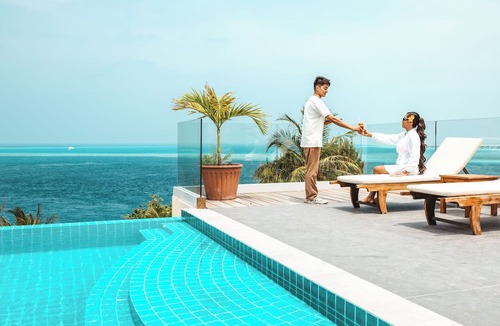 Thulusdhoo Island Hotel | Season Paradise