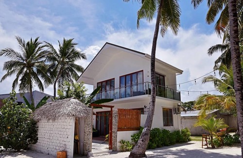 Dhiffushi House | Beachfront Villa - 40 Minutes Speedboat from Male/Airport