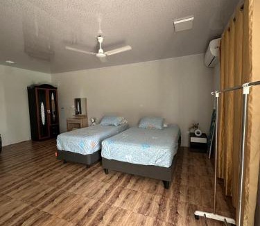 Milandhoo House | Lily Night