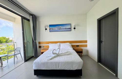 Maamigili Bed & Breakfast | Whaleshark View