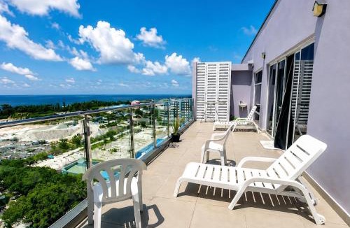 Hulhumale Apartment | Skyline view king room with large glass windows