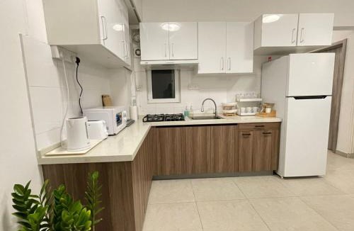 Farukolhufushi Island House | Cozy Room Near Airport in Comfy Apartment