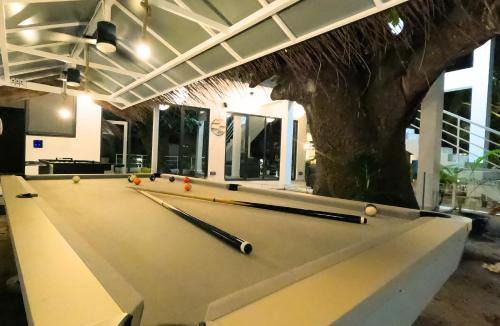 Kudahuvadhoo Hotel | Oceana Surf Maldives - Kudahuvadhoo Island Surf Retreat