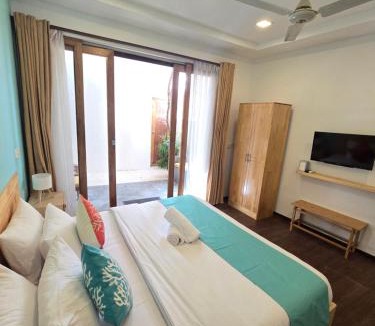 Dhiffushi House | Dhiffushi Reef & Beach