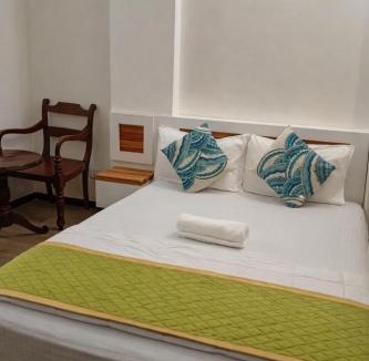 Male House | Arrival view