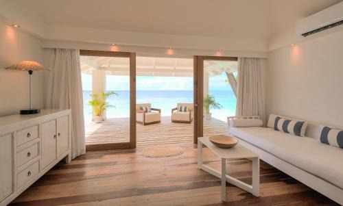Athuruga Island Resort | Diamonds Athuruga Maldives Resort & Spa