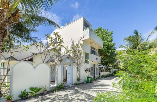 Fulhadhoo House | Three Hearts Guesthouse and Villas