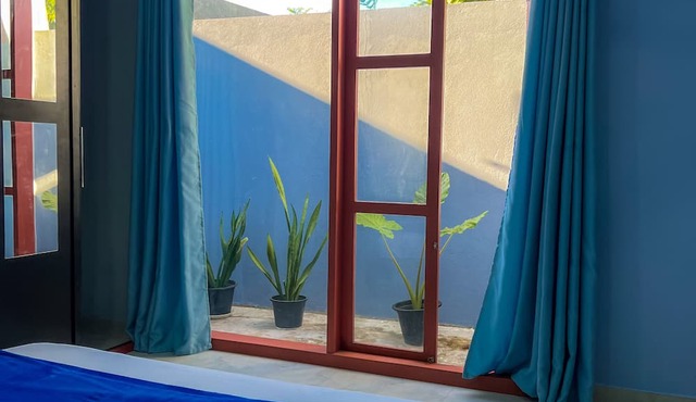 Hide Inn Blue