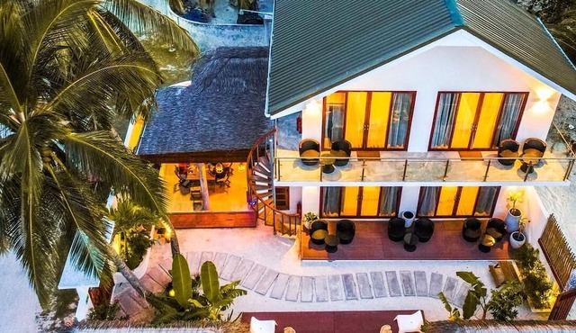 Beachfront Villa - 40 Minutes Speedboat from Male/Airport in Dhiffushi